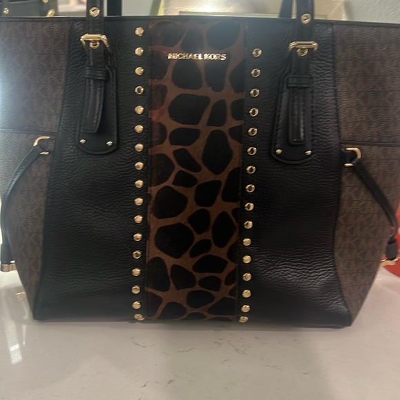 Michael Kors Voyager East West Tote - leather, canvas and calf hair. - Picture 3 of 11